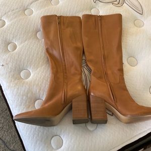 Women boots tan